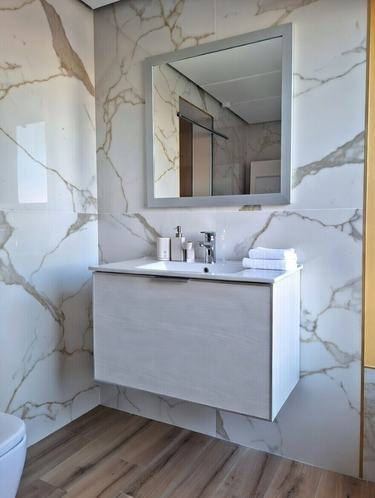 PRINCES bathroom vanity — white front with square mirror