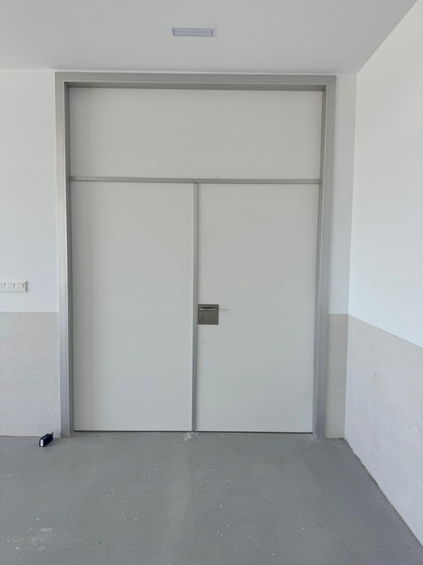 Double security door with ConstanKitchen telescopic frame